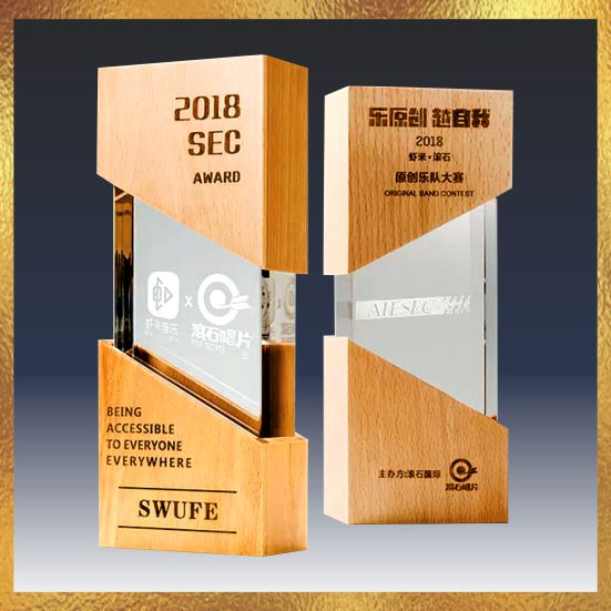 IWT 007 - Exclusive Crystal Wooden Trophy